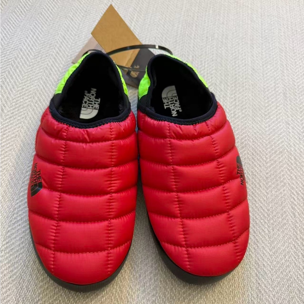 Brand New! North Face’s Men’s Thermoball Green and Red Shoes! Size 8, 9, and 11 - Picture 2 of 8